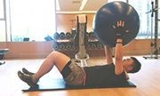 杜海涛努力练瑜伽球 网友：天天锻炼没见瘦呢