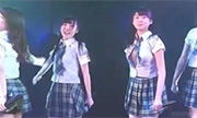 14岁AKB48女星台上走光 热舞动作大致衬衫爆开