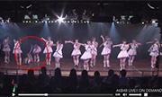AKB48女偶像舞台上惨摔 膝盖脱臼被抬出场