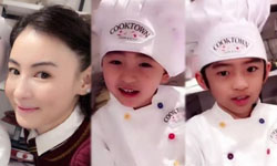 张柏芝享受亲子乐 两个帅儿化身小厨师学做甜点