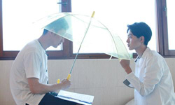 刘胤君带病录节目被赞敬业 “雨伞吻”演技爆发